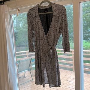 Black/white pattern collared wrap dress L Laundry by Shelli Segal